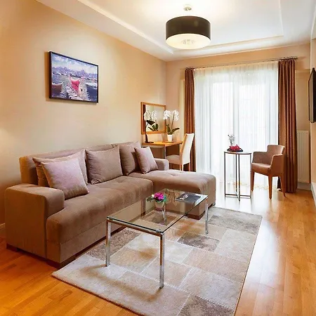 Nidya Esenyurt מלון 3*